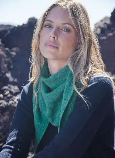 Fisherman Lambswool Seed Stitch Triangle Scarf  in Jade